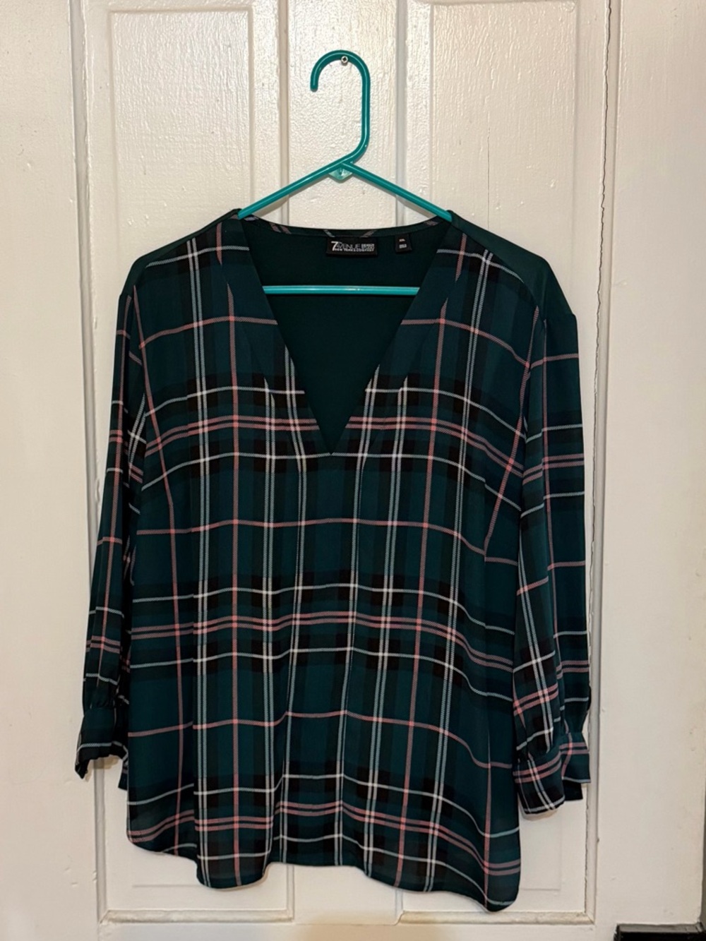 New York & Company Plaid Blouse XXL (Fits XL) Green Pink V-Neck 3/4 Sleeve